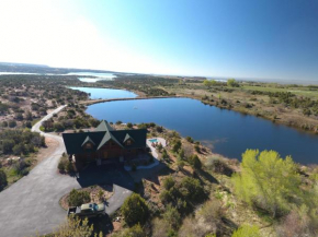Beautiful Lake-side 5 Bedroom Lodge